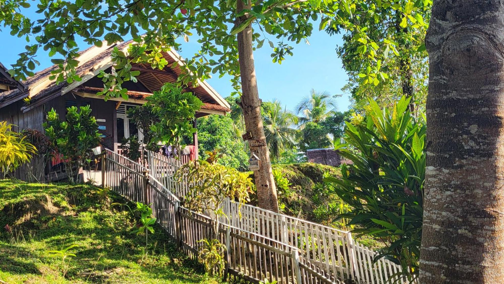 Pristine Paradise Dive Resort - Togean Islands, Una Una Pulau Unauna Exterior photo
